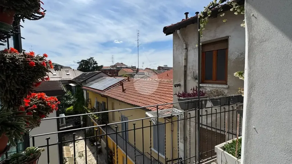 Balcone - Triplex Apartment with Garden View in Milan