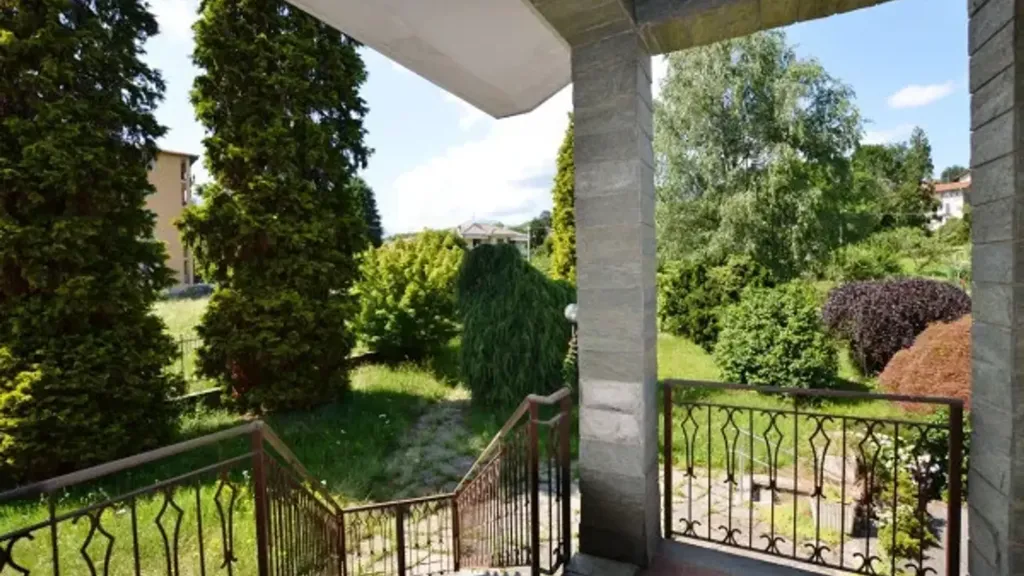 Rõdu - Villa with Private Garden in Biella