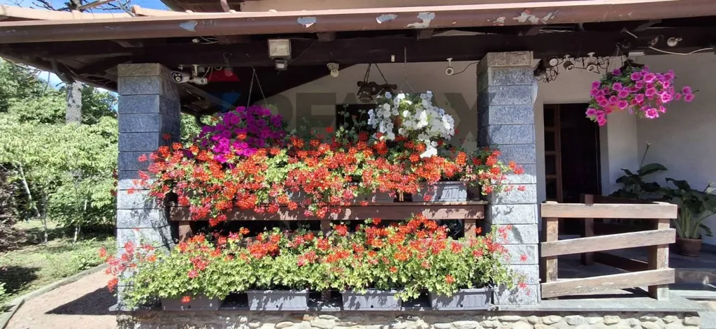 Terrazza - Single-Level Villa with Private Garden in Paruzzaro