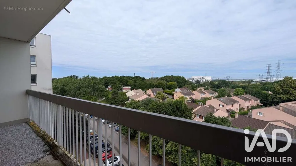 Balcony - T2 Apartment with Balcony in Cergy