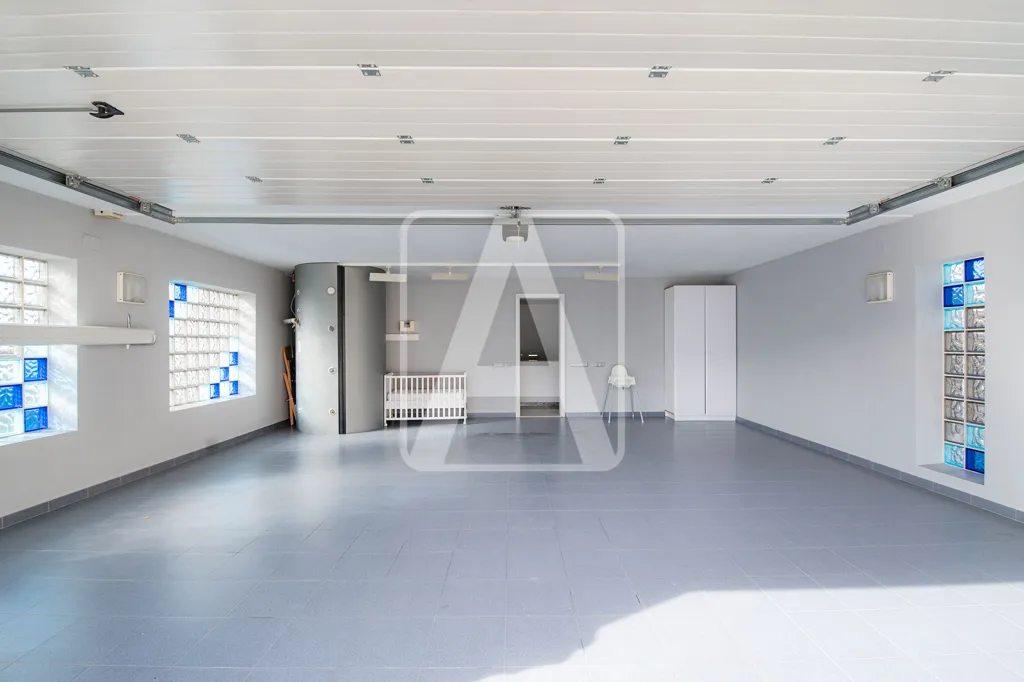 Garage - Luxury Villa with Sea Views in Moraira