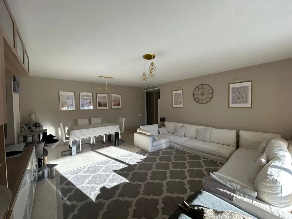 Elutuba - Apartment with Pool and Terrace in La Duquesa