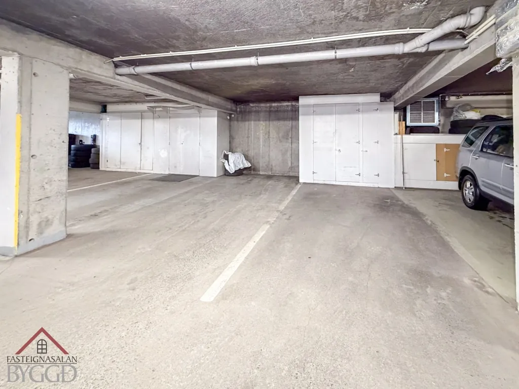Garage - Apartment with West Balcony in Reykjavik