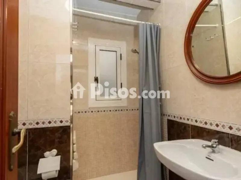 Bagni - Classically Styled Flat with Balcony in Traditional Centre