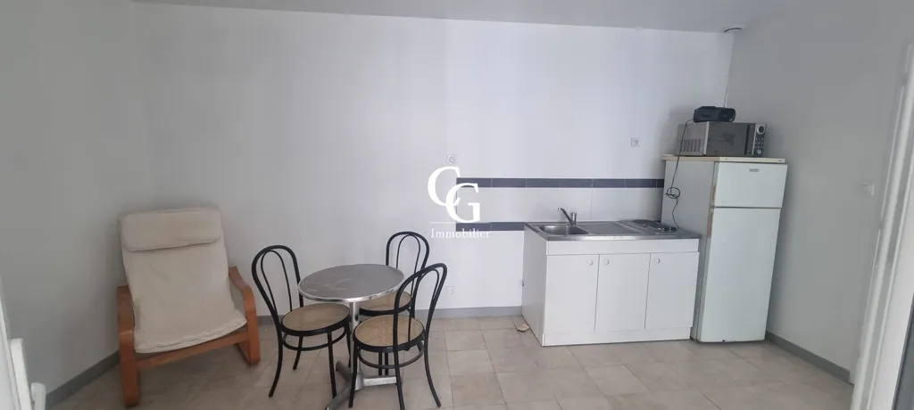 Köök - Ground Floor Flat in Centre of Le Pellerin
