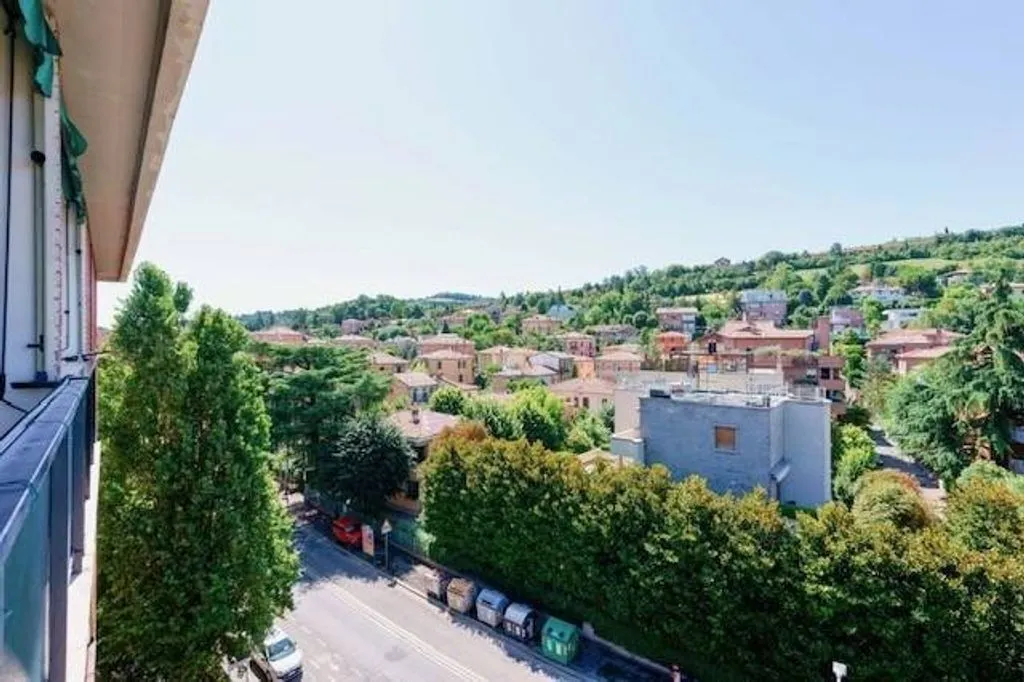 Rõdu - Penthouse with Large Terrace in Bologna