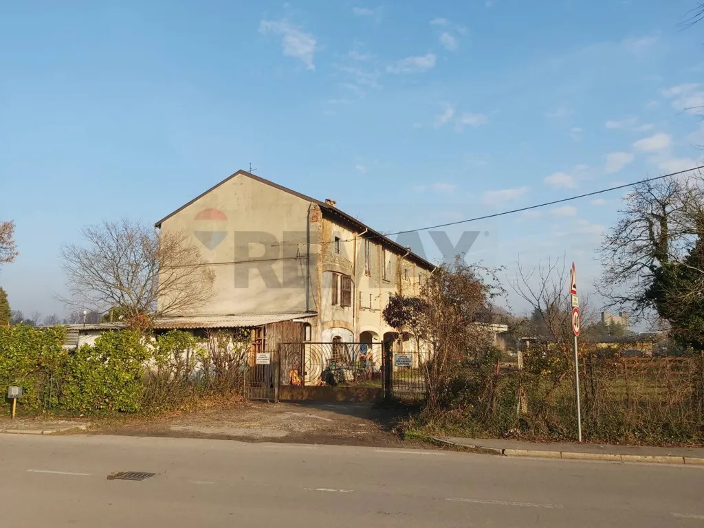 Extérieur - Rustic Farmhouse with Development Potential in Medolago