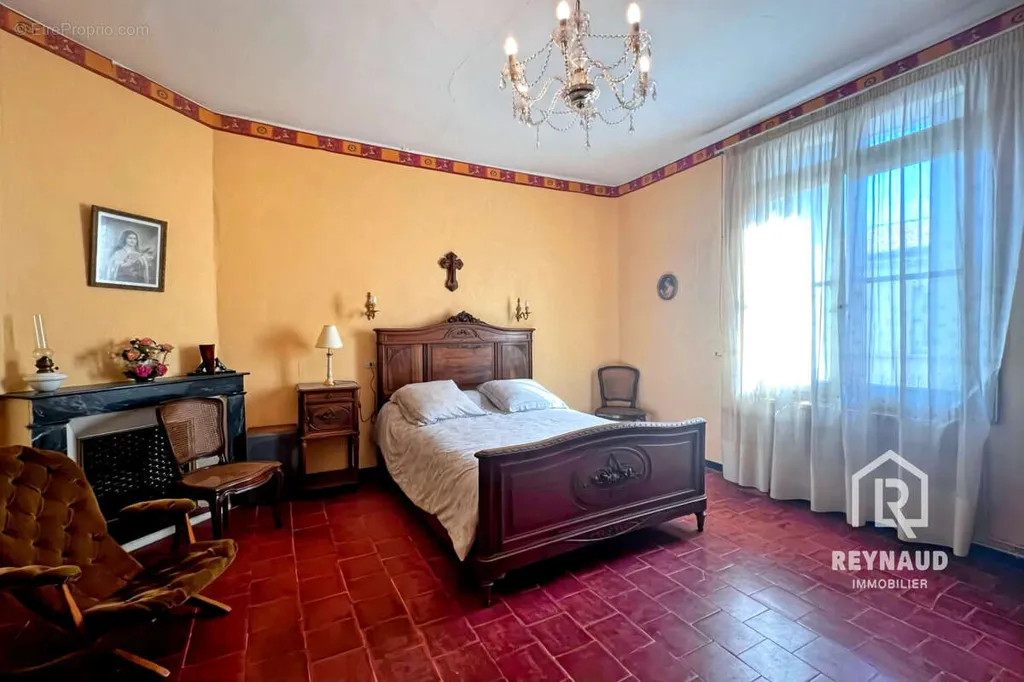 Magamistoad - Character House with Garage in Paulhan
