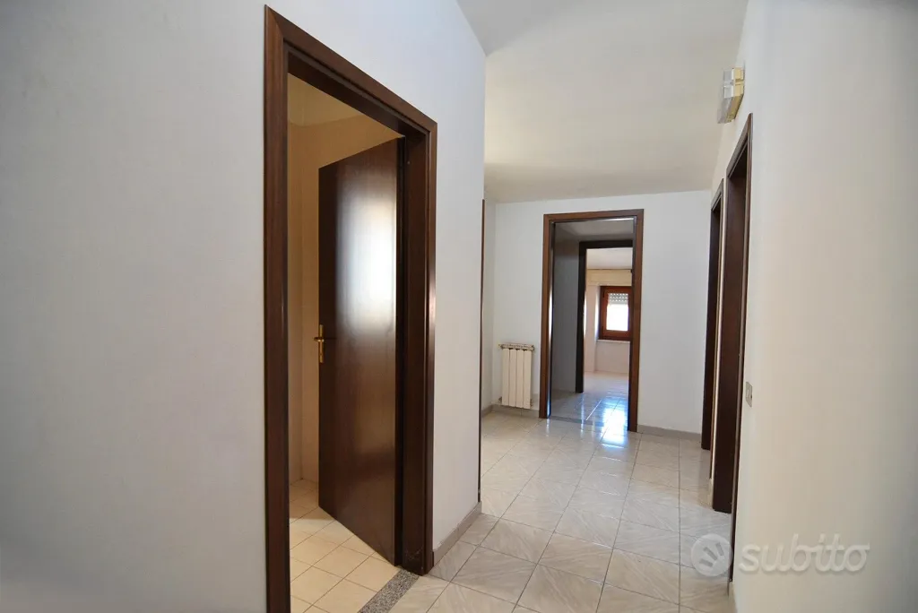 Entrée - Spacious Apartment with Triple Exposure in Macomer