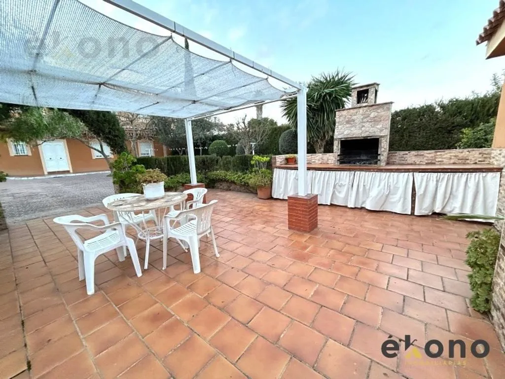 Terrass - 7-Bedroom House with Pool in Cordova