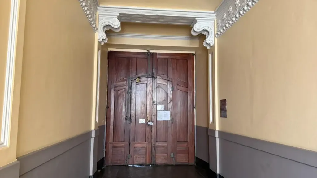 Entrée - Liberty Style Flat with Ascender in Turin