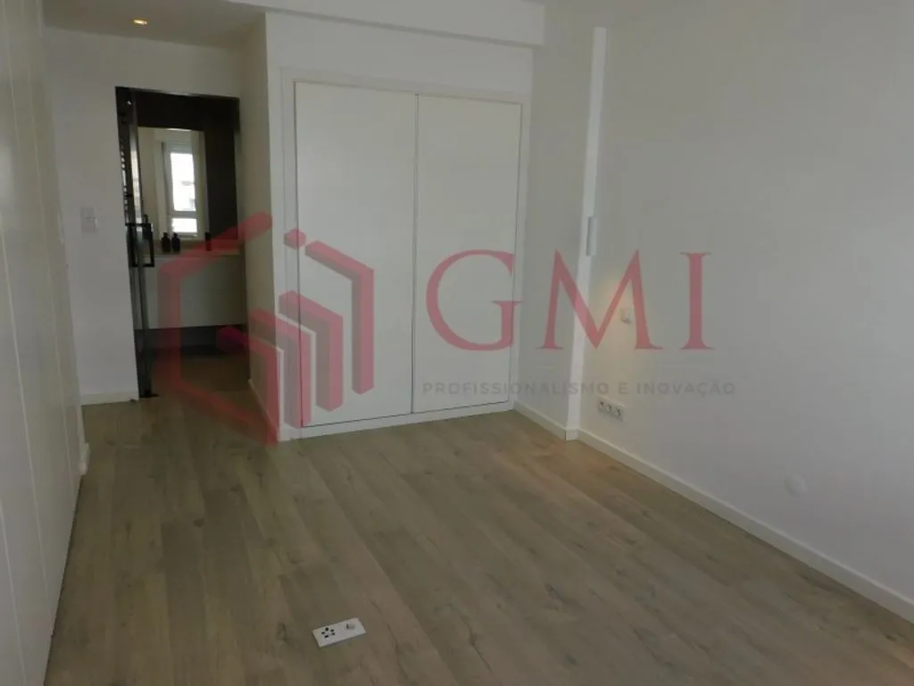 Pièces - Luxury Flat with Private Box in Loures