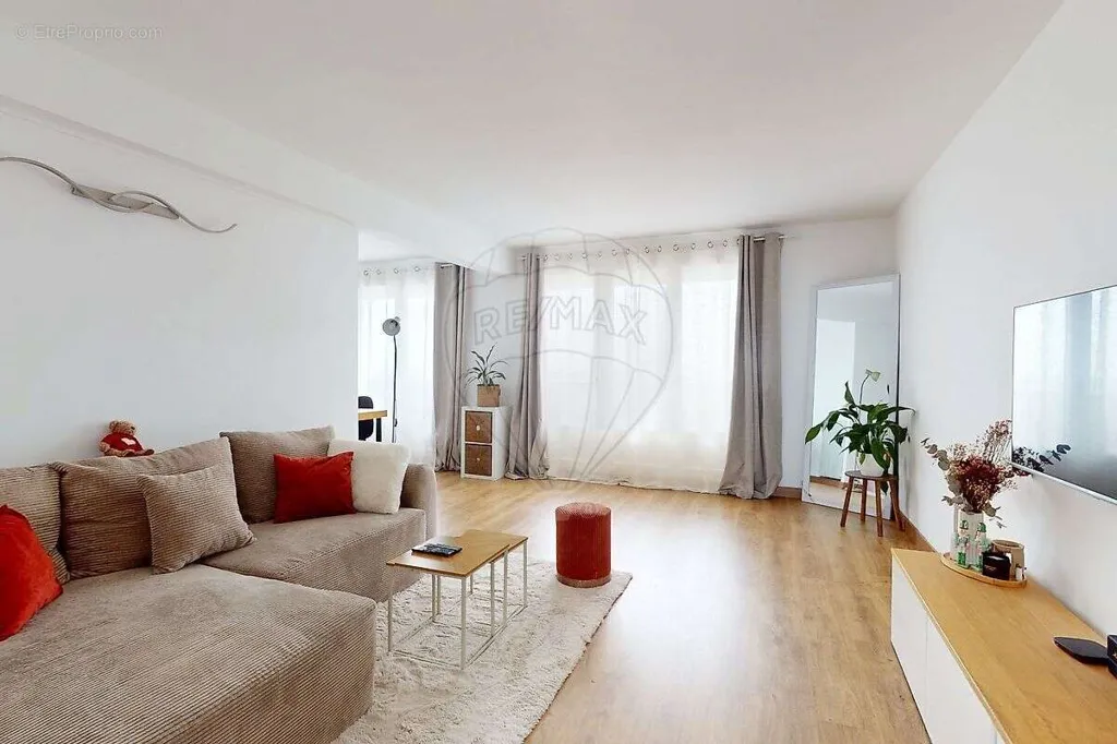 Soggiorno - South-Facing Flat with Balcony in Olivet