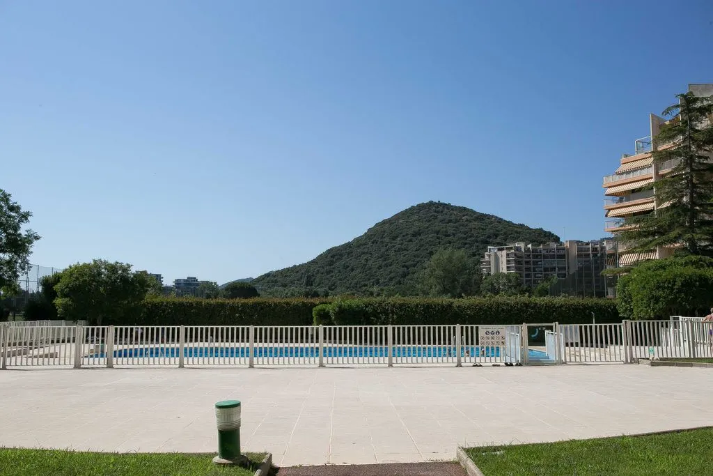 Piscine - Studio Luxueux avec Piscine à Mandelieu-la-Napoule