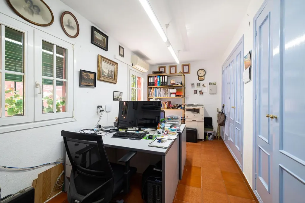Bureau - Exclusive Villa with Private Pool in Torrequebrada