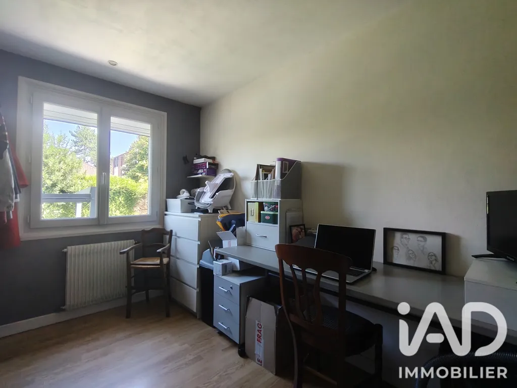 Studio - House with Garden and Garage in Évreux