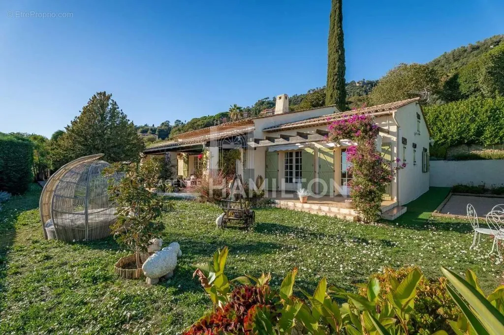 Extérieur - Villa avec Vue Mer et Piscine à Grasse