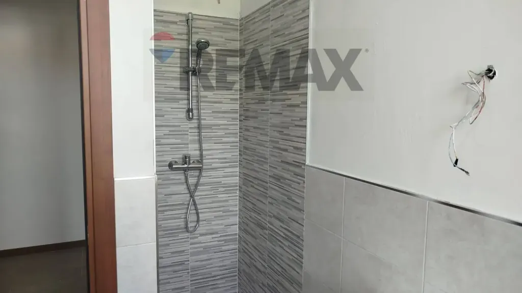 Vannitoad - Modernised Triplex with Balcony in Vellezzo Bellini