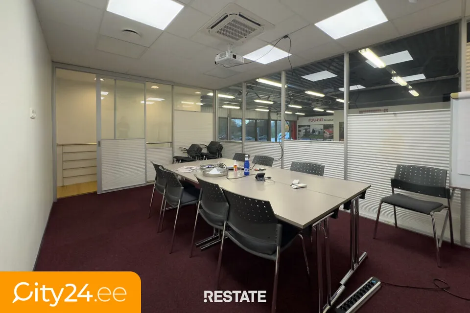 Kabinet - Commercial Property with Garage in Peetri