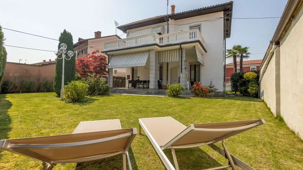 Jardin - Luxury Villa with Garden in Cuneo