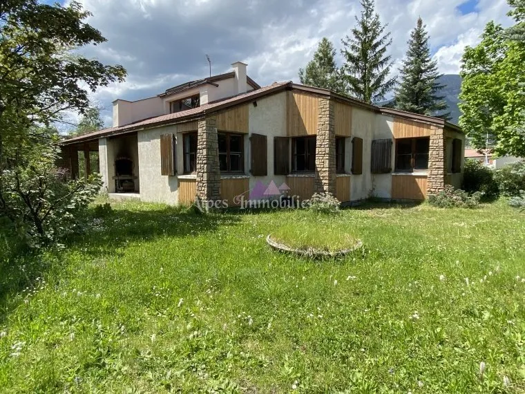 Extérieur - Maison Traditionnelle avec Jardin à Gap
