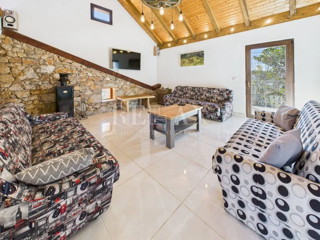 Elutuba - Traditional House with Pool in Bribir