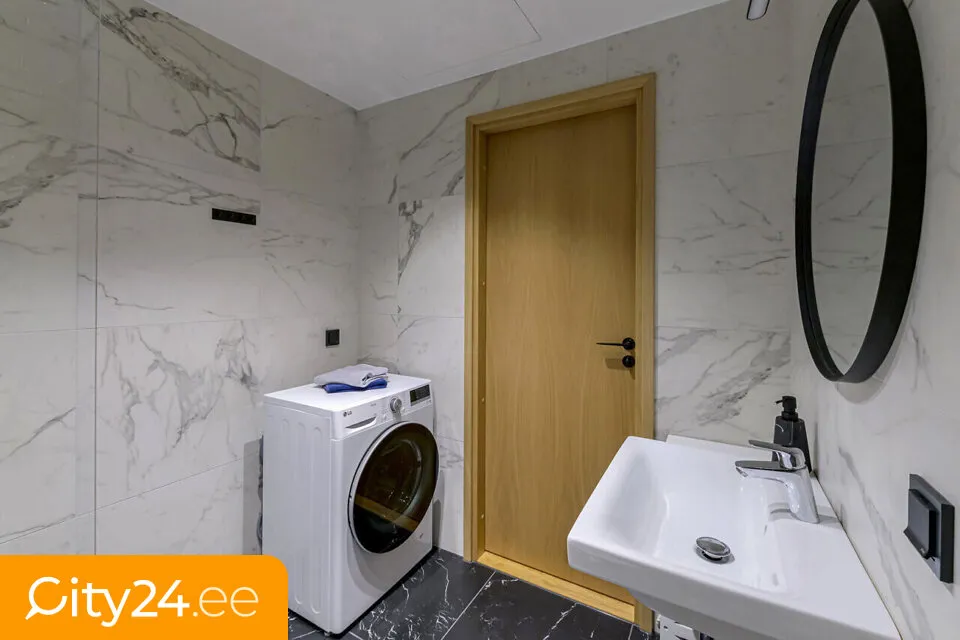 Salles de bain - Minimalist 2-Room Flat with Balcony in Tiskreoja