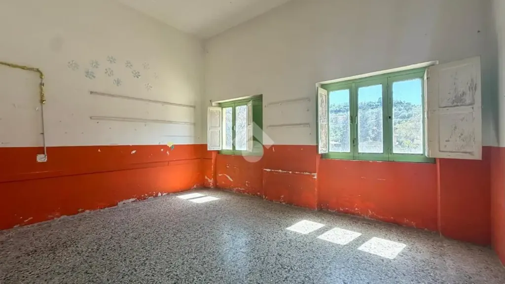 Pièces - Ground Floor Apartment with Courtyard in Cosenza