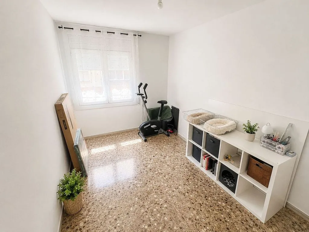 Bureau - Apartment with Terrace and Parking in Reus
