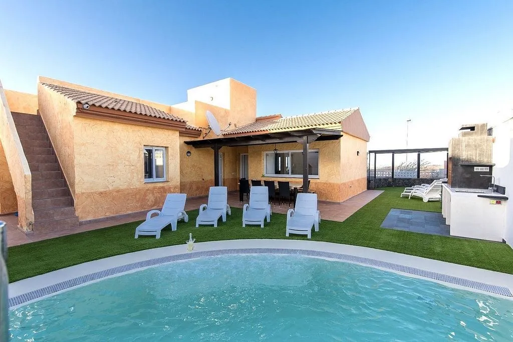 Bassein - Chalet with Pool and Sea View in Corralejo