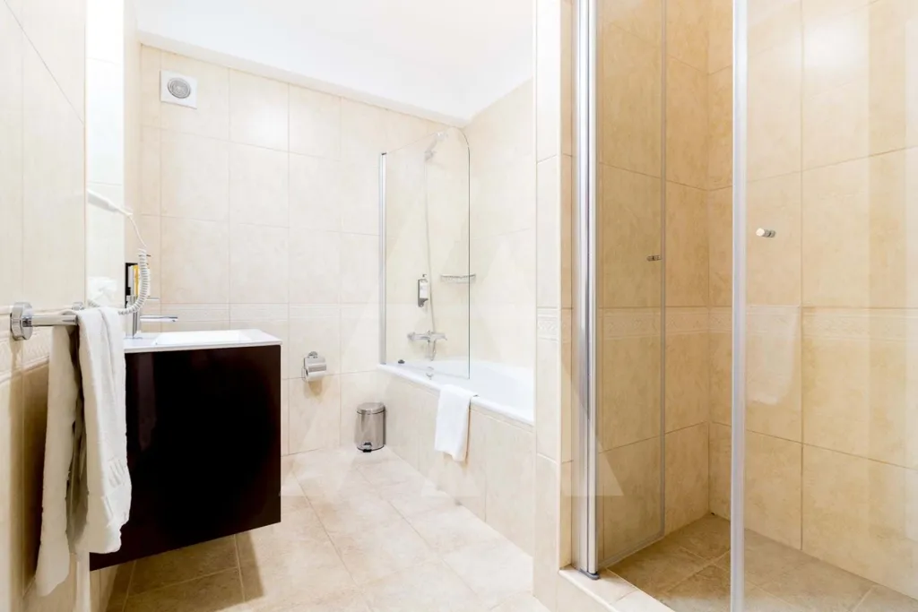 Salles de bain - 2-Bedroom Apartment with Pool in Carvoeiro