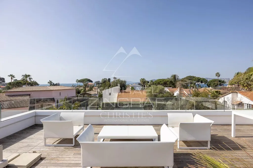 Terrasse - Villa Contemporaine avec Piscine à Cap d'Antibes Ouest