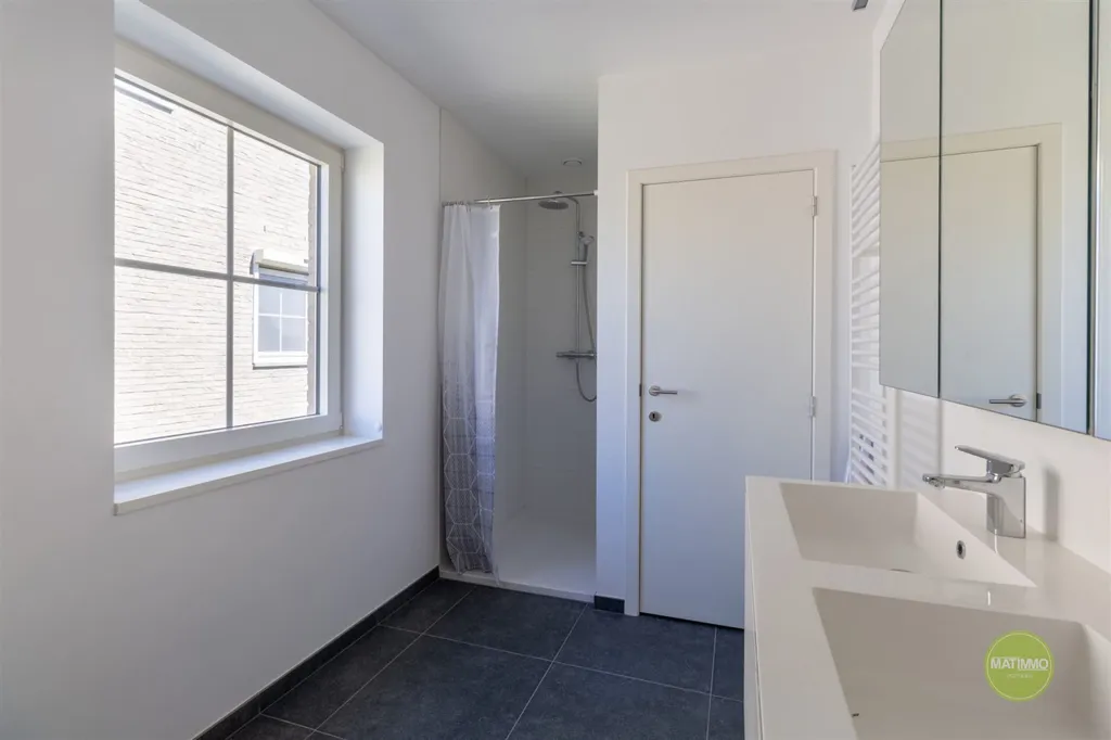 Salles de bain - Maison Moderne avec Jardin à Oud-Turnhout