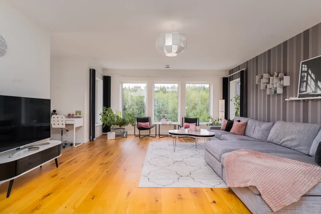 Elutuba - Contemporary Villa with Rooftop Terrace in Bråstorp