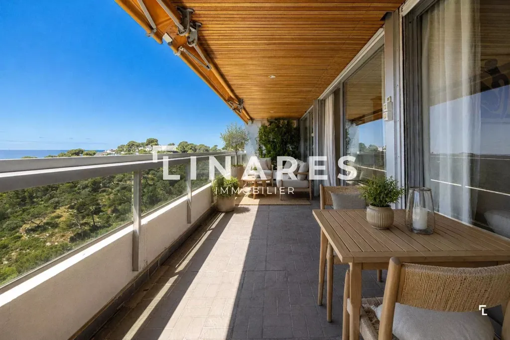 Balcony - Apartment with Terraces in Marseille's 8th Arrondissement