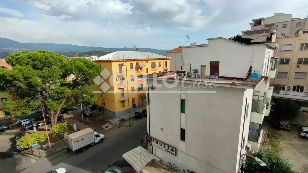 Rõdu - Three-Bedroom Apartment, Corner Location in Cosenza