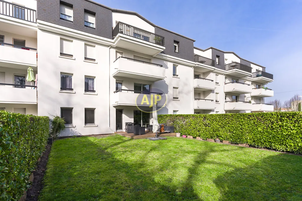 Aed - 3-Bed Flat with Garden in Mérignac