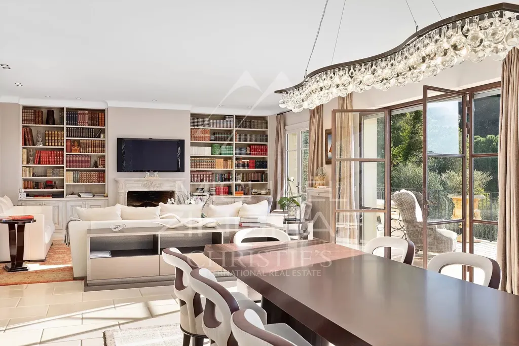 Dining Room - Tuscan-Style Villa with Sea View in Cannes
