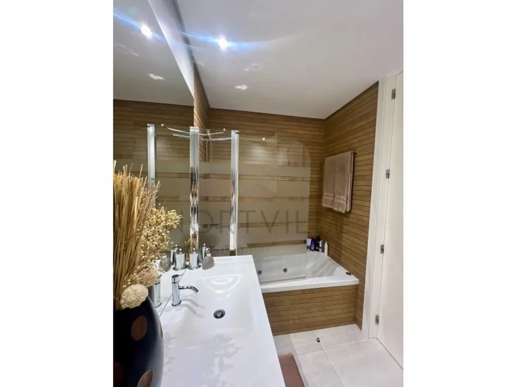 Bathrooms - Luxury Flat with Sea View in Vila do Conde