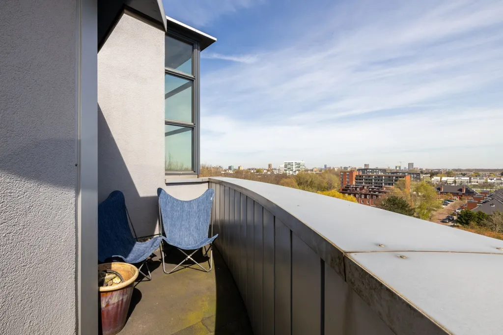 Rõdu - Penthouse with Panoramic View in Wateringen
