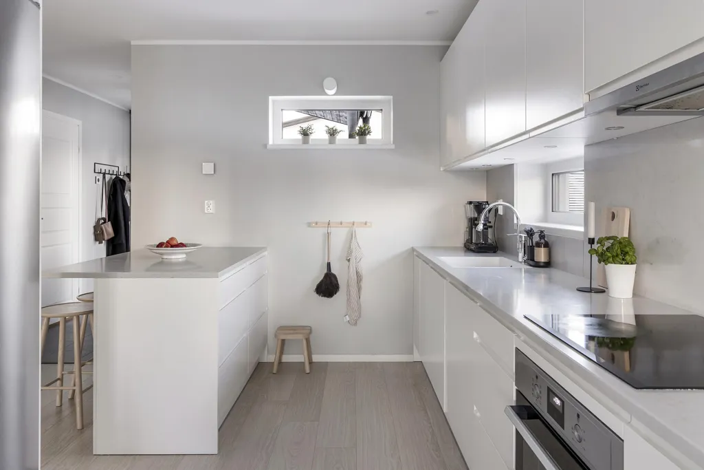 Kitchen - Modern Bostadsrätt with Corner Location in Arboga
