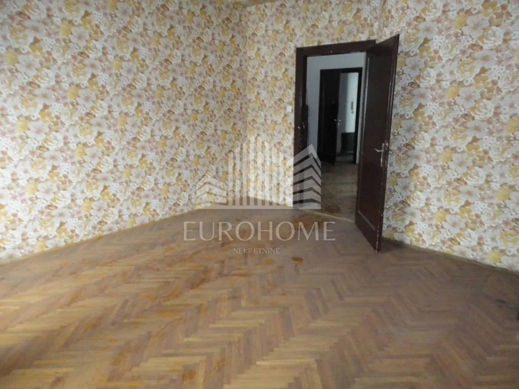 Pièces - Three-Bedroom Flat with Central Heating in Donji Grad, Zagreb