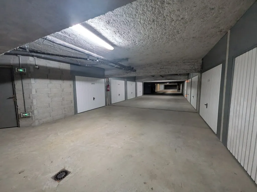 Garage - Box en Sous-sol avec Ascenseur au Centre-ville des Sables d'Olonne
