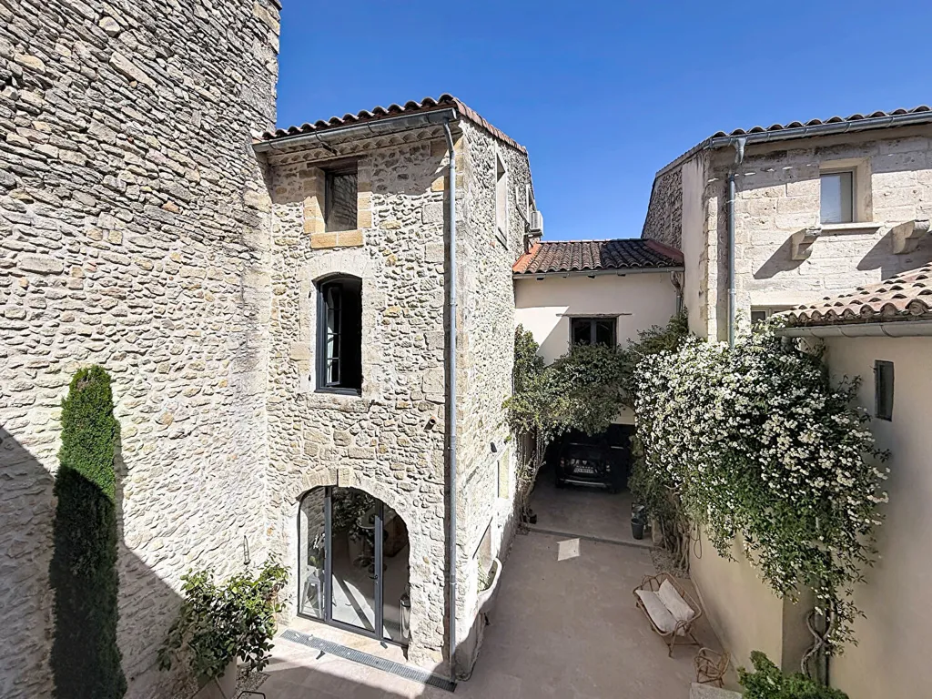 Jardin - Maison de Village avec Cour au Centre Historique d'Aramon