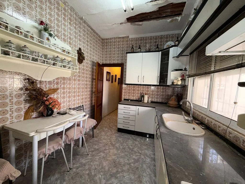 Cuisine - 6-Bedroom Flat with Private Patio in Los Dolores