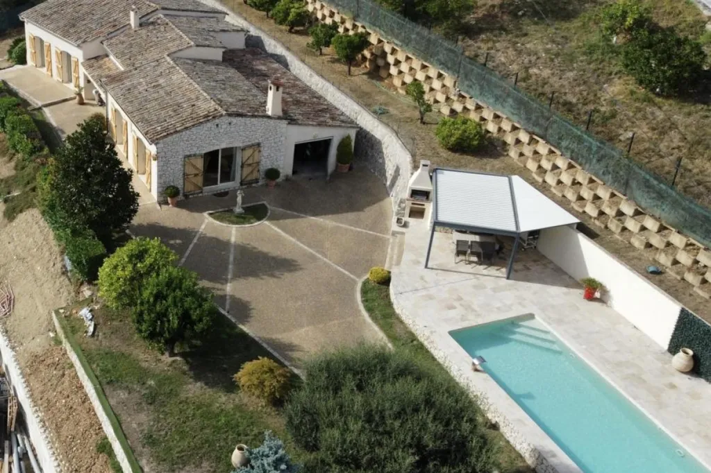 Vue aérienne - Villa avec Piscine au Calme à Falicon