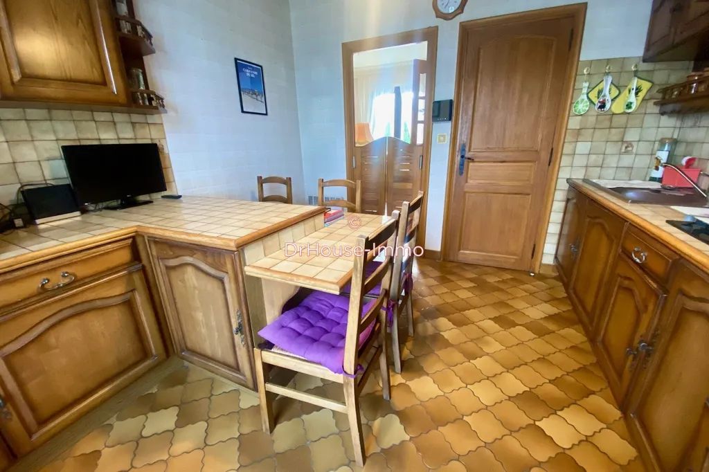 Köök - Traditional Villa with Pool in Lavalette