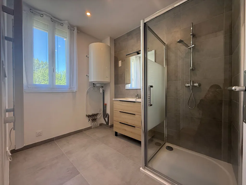 Vannitoad - Refurbished Duplex Flat near RER E, Le Raincy