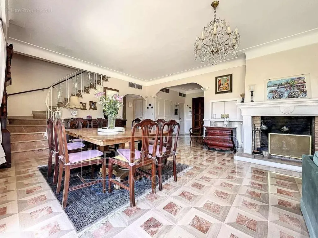 Salle à manger - Villa Provençale avec Vue Panoramique à Supercannes