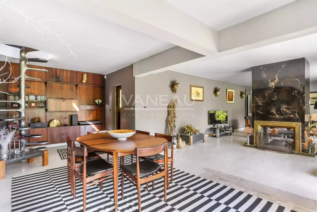 Salle à manger - Maison d'architecte avec toitures asymétriques à Nointot